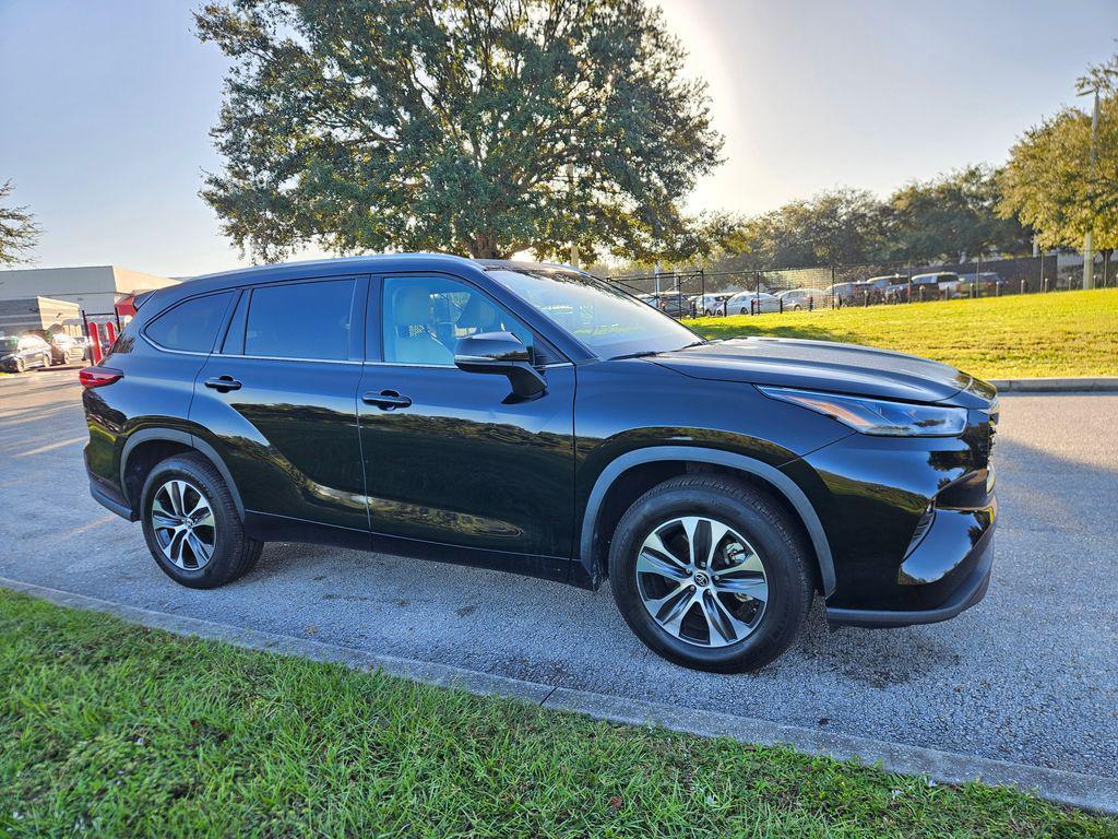 used 2022 Toyota Highlander car, priced at $31,937