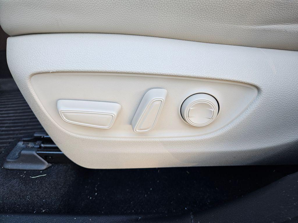 used 2022 Toyota Highlander car, priced at $31,937