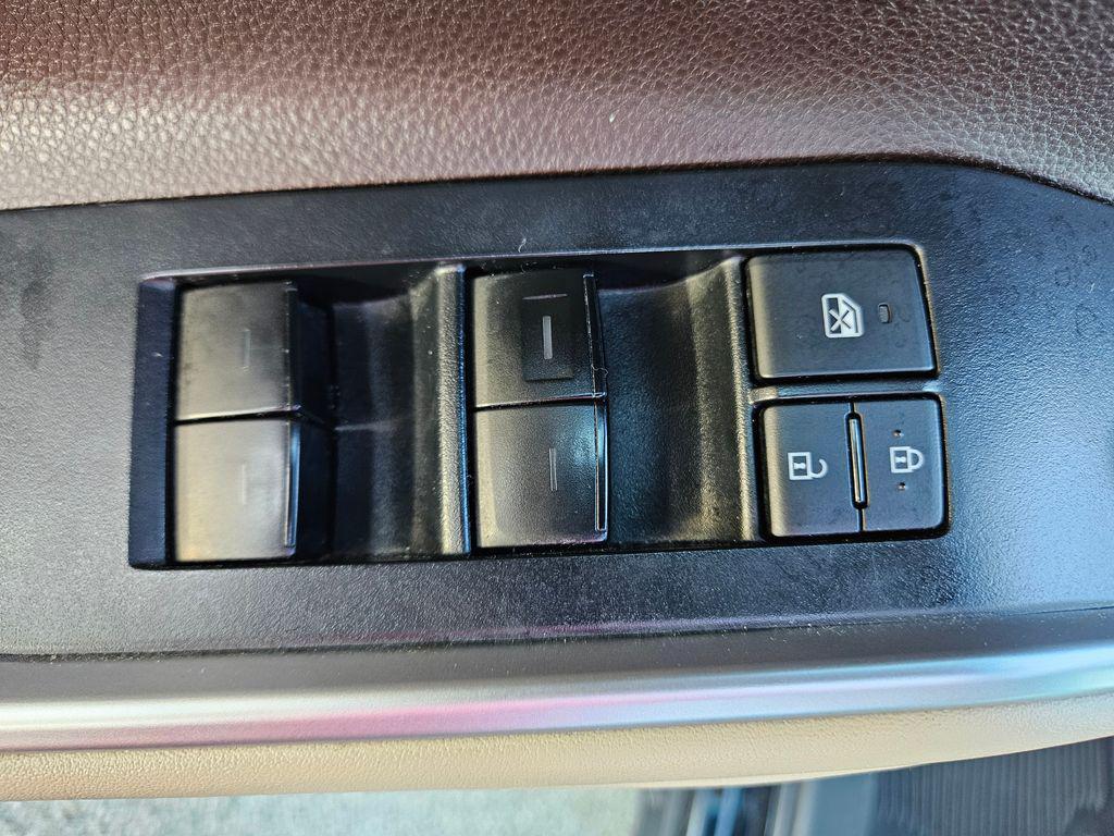 used 2022 Toyota Highlander car, priced at $31,937