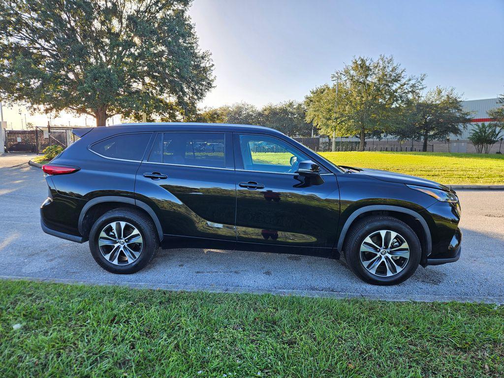 used 2022 Toyota Highlander car, priced at $31,937