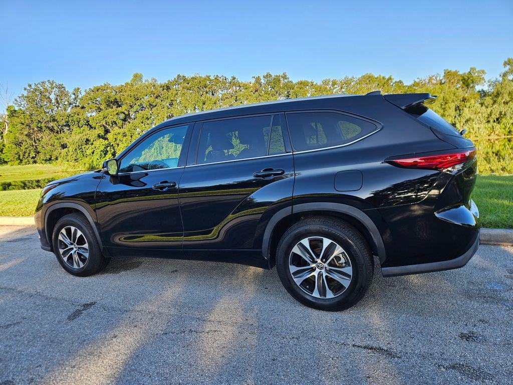 used 2022 Toyota Highlander car, priced at $31,937