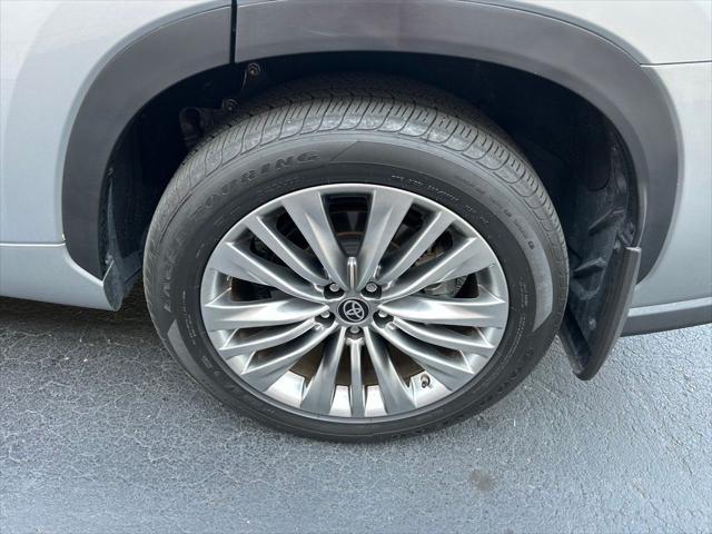 used 2024 Toyota Highlander car, priced at $49,977