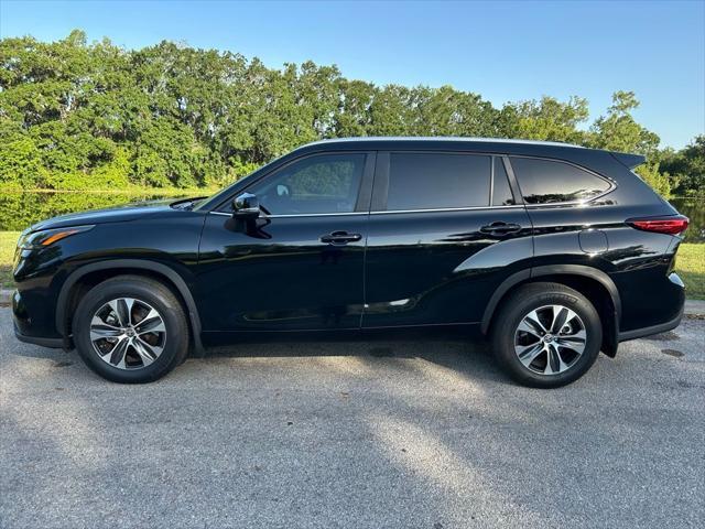 used 2023 Toyota Highlander car, priced at $38,977