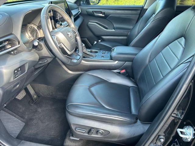 used 2023 Toyota Highlander car, priced at $38,977