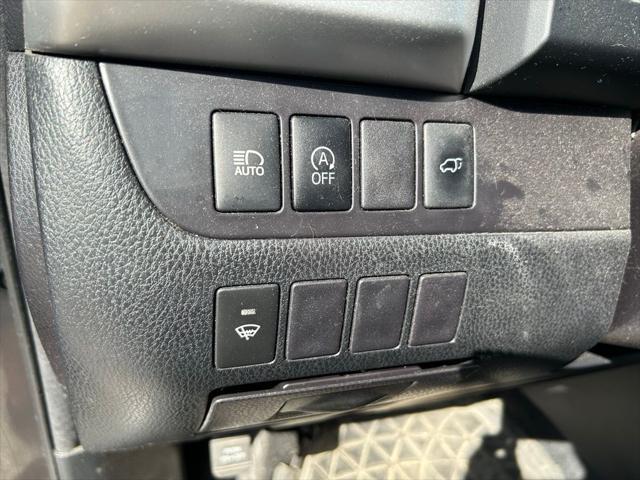used 2018 Toyota Highlander car, priced at $22,937