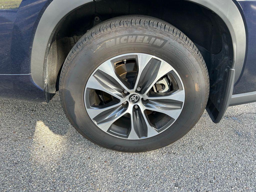 used 2024 Toyota Highlander car, priced at $38,537