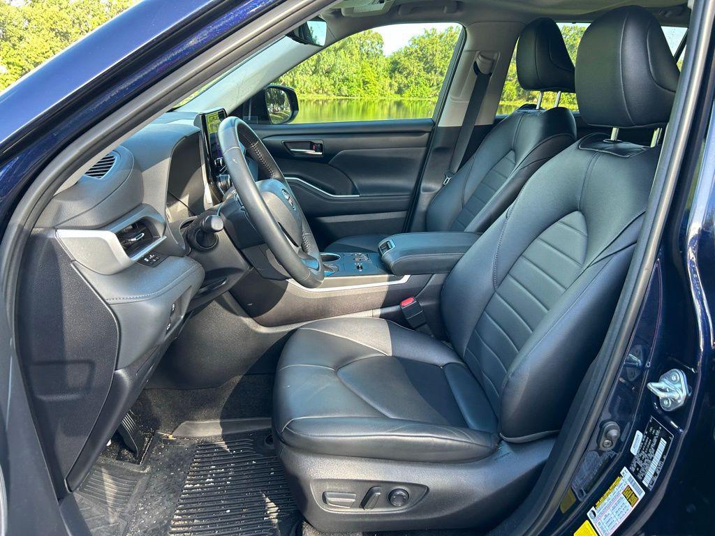 used 2024 Toyota Highlander car, priced at $38,537