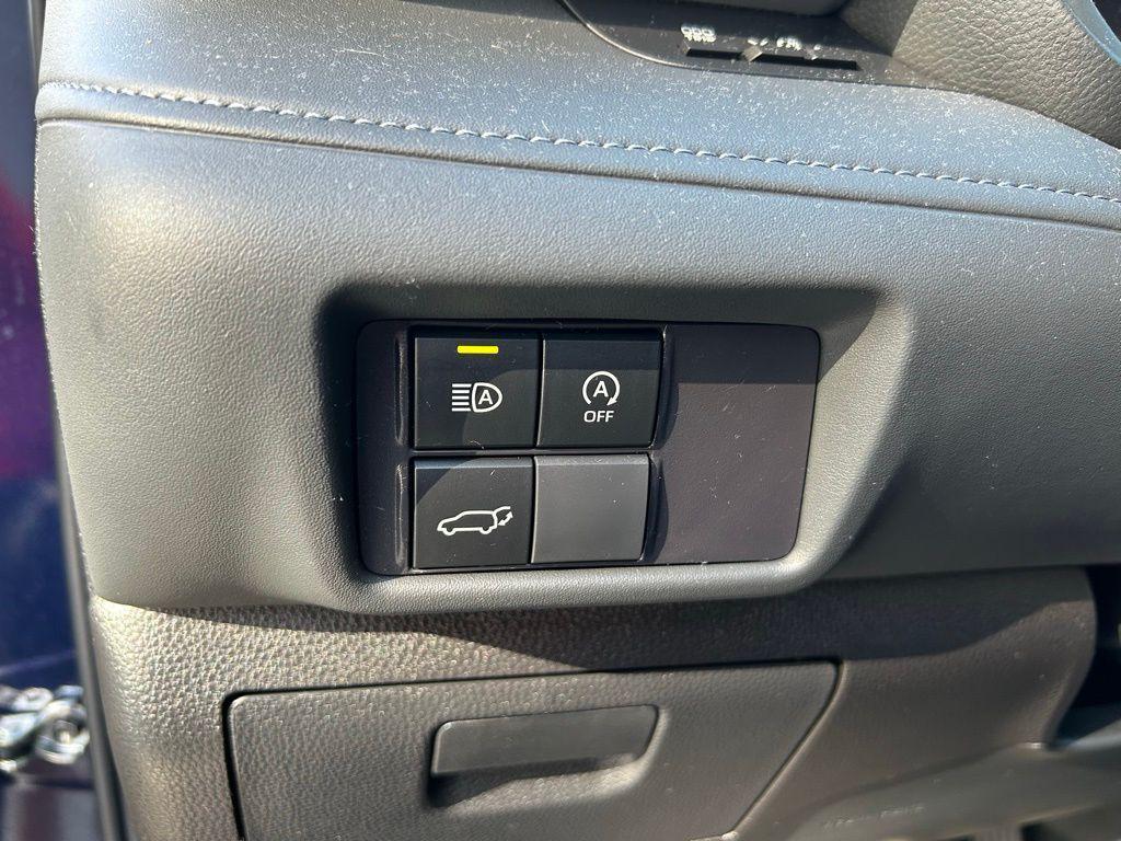 used 2024 Toyota Highlander car, priced at $38,537
