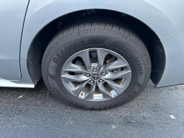 used 2023 Toyota Sienna car