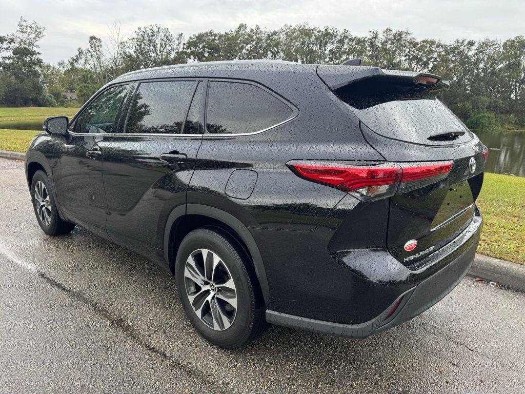 used 2022 Toyota Highlander car, priced at $32,977