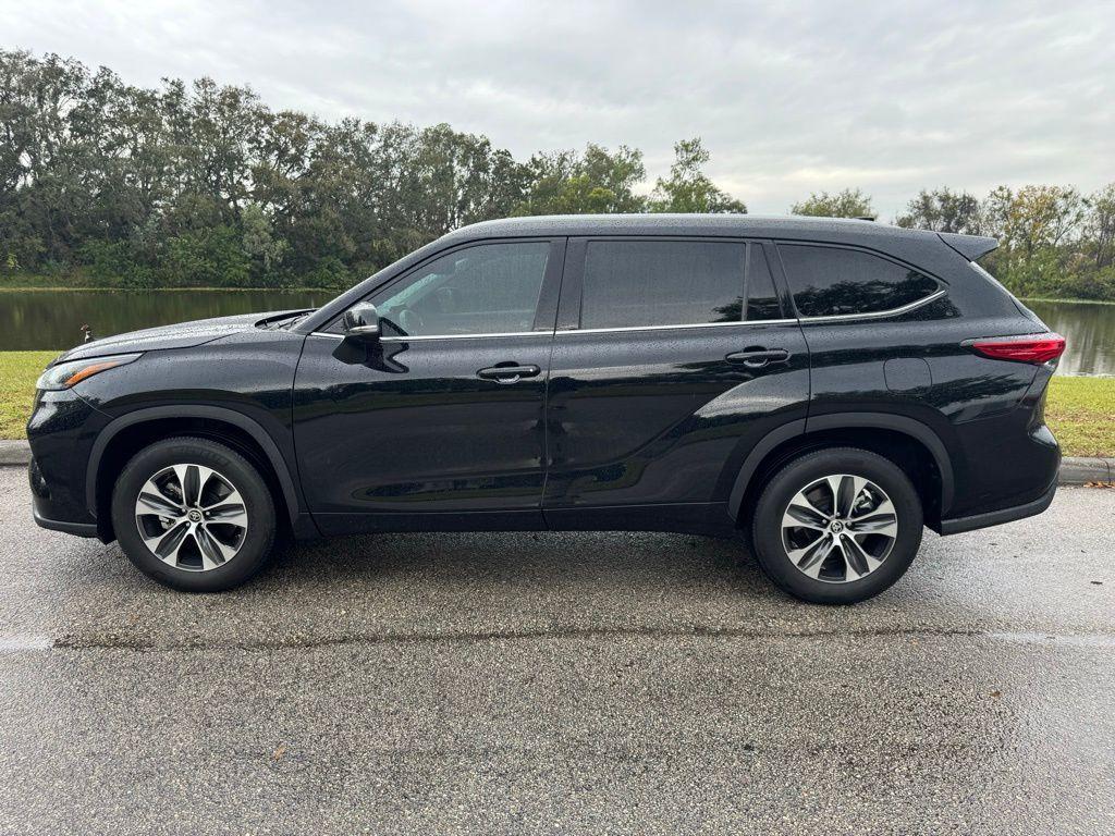 used 2022 Toyota Highlander car, priced at $32,977