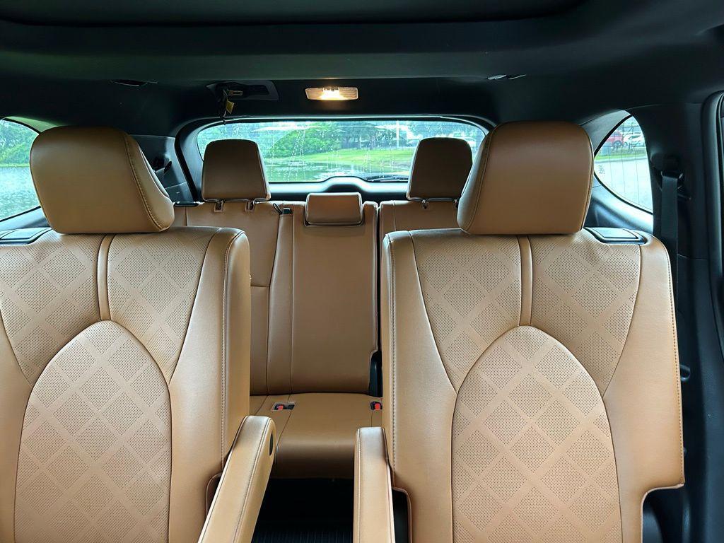 used 2022 Toyota Highlander car, priced at $38,737