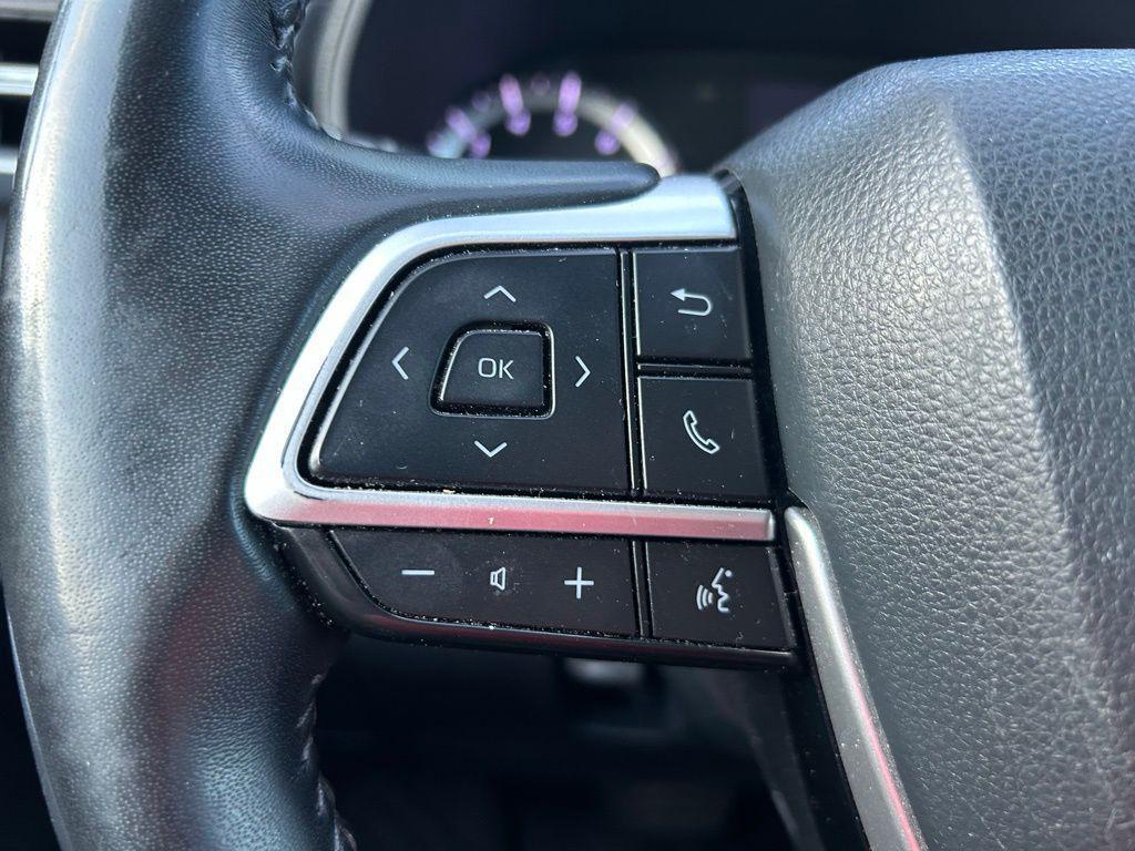 used 2022 Toyota Highlander car, priced at $27,737