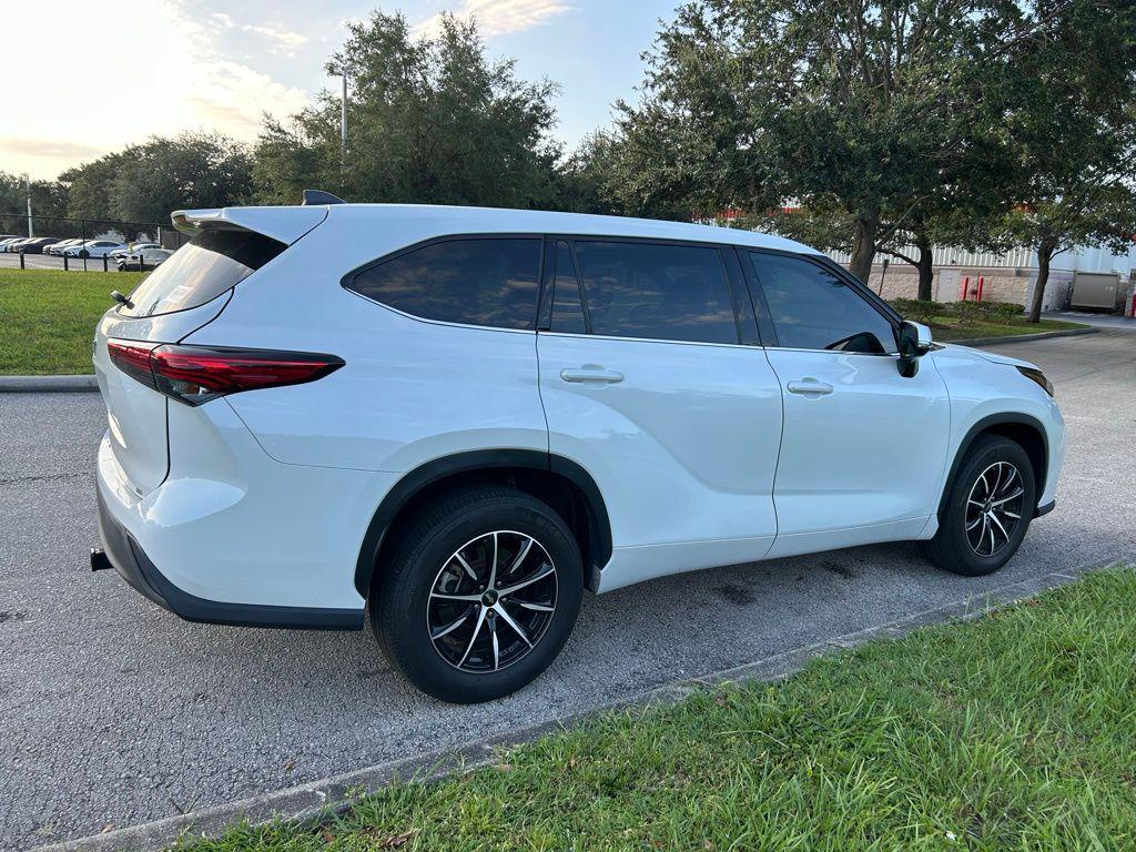 used 2022 Toyota Highlander car, priced at $27,737