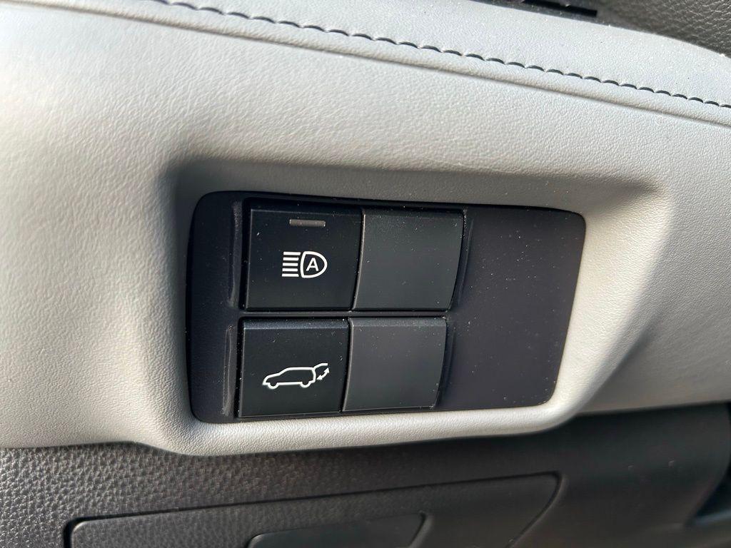 used 2022 Toyota Highlander car, priced at $27,737