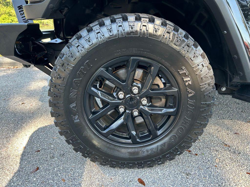 used 2023 Jeep Gladiator car, priced at $29,977