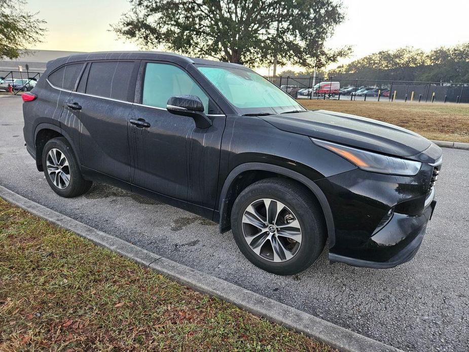 used 2022 Toyota Highlander car, priced at $33,977