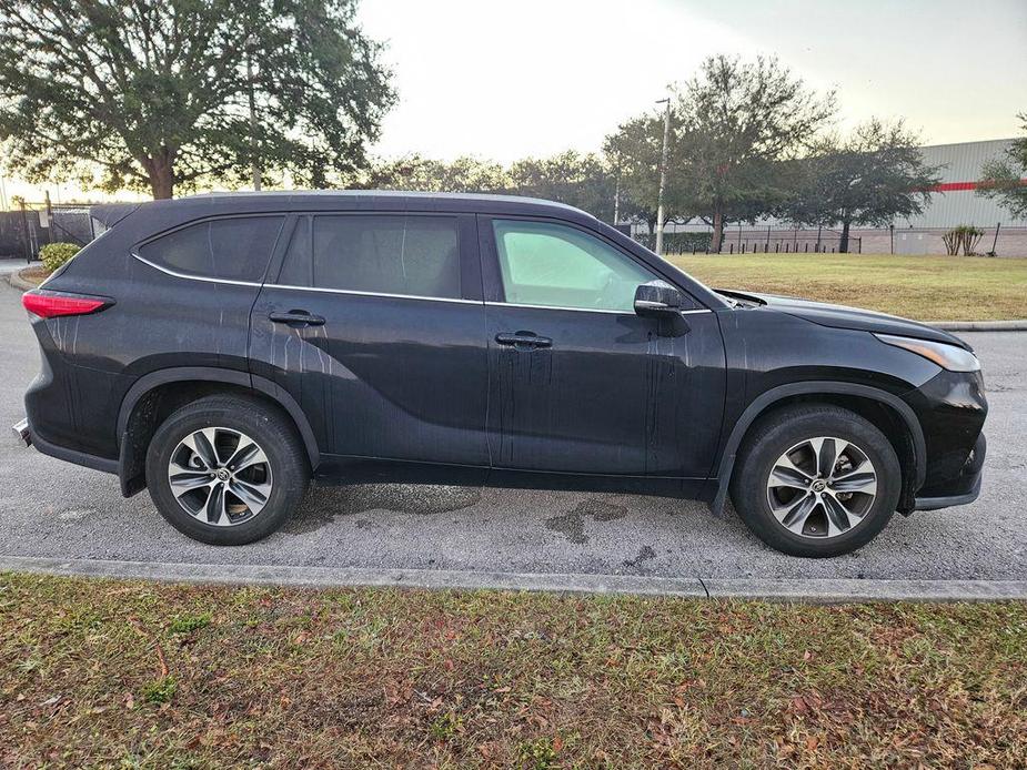 used 2022 Toyota Highlander car, priced at $33,977