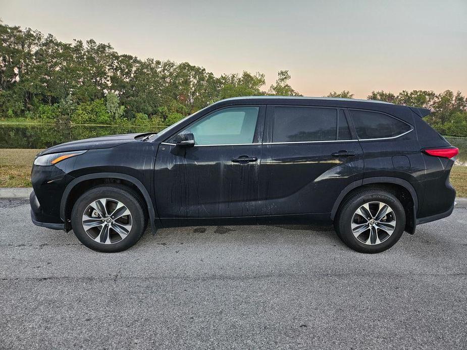 used 2022 Toyota Highlander car, priced at $33,977