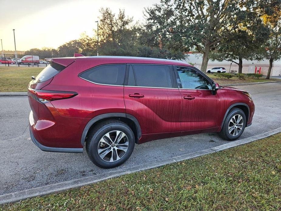 used 2021 Toyota Highlander car, priced at $30,977