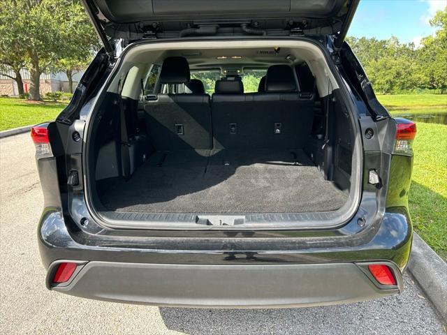 used 2022 Toyota Highlander car, priced at $32,977