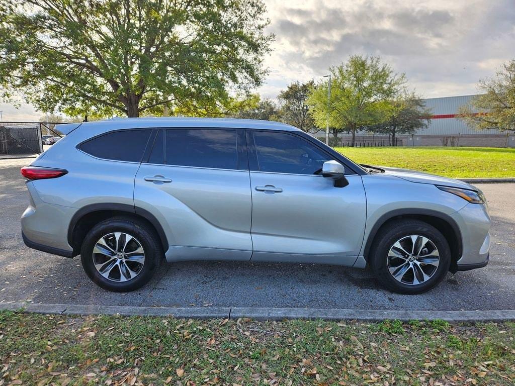 used 2022 Toyota Highlander Hybrid car, priced at $34,977