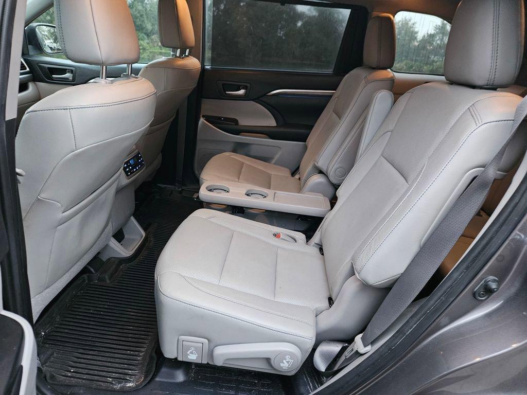 used 2019 Toyota Highlander car, priced at $29,477