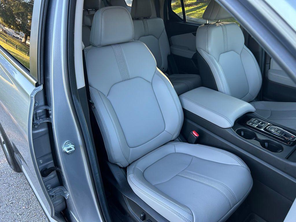 used 2025 Honda Pilot car, priced at $39,977