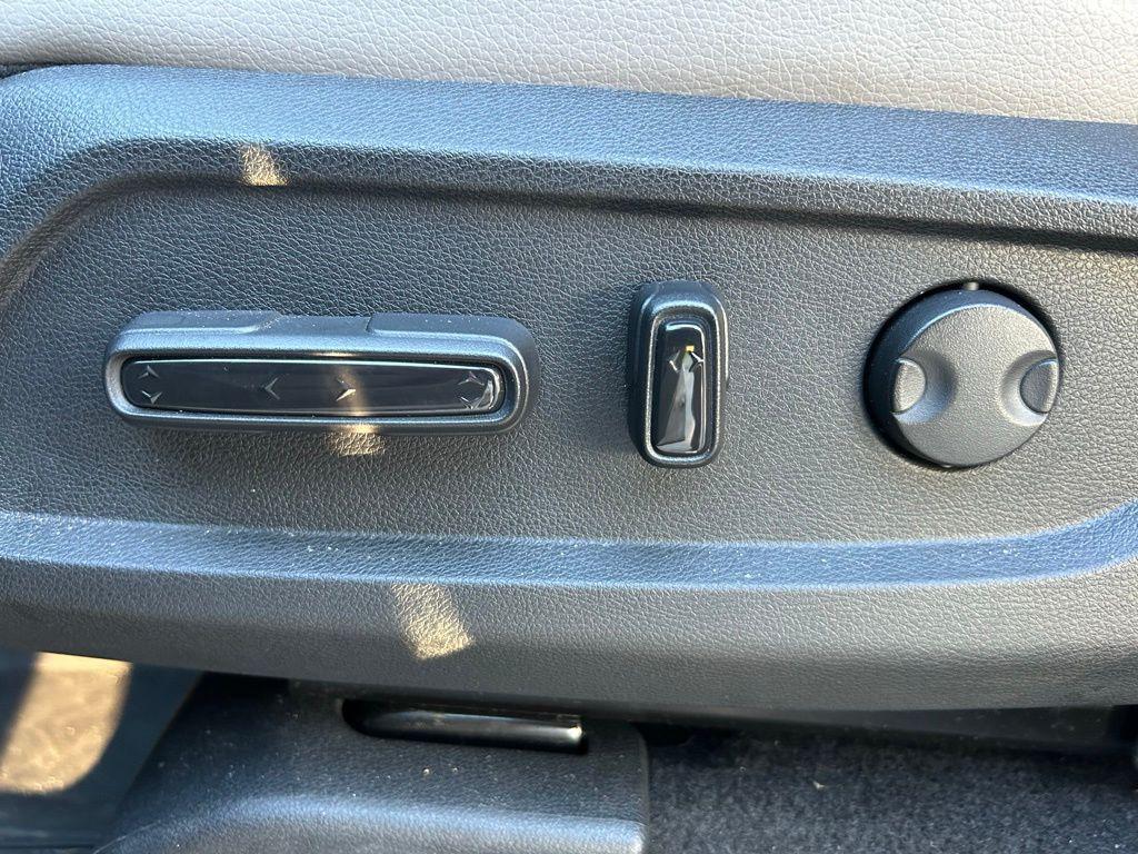 used 2025 Honda Pilot car, priced at $39,977