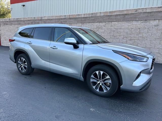 used 2022 Toyota Highlander car, priced at $36,977