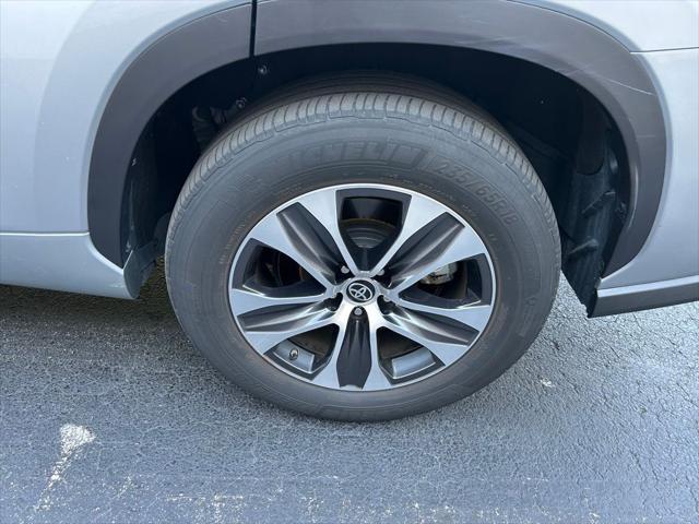 used 2022 Toyota Highlander car, priced at $36,977