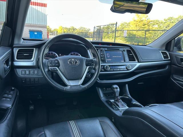 used 2019 Toyota Highlander car, priced at $27,977
