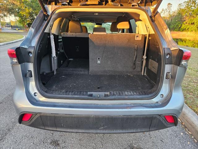 used 2023 Toyota Highlander car, priced at $29,577