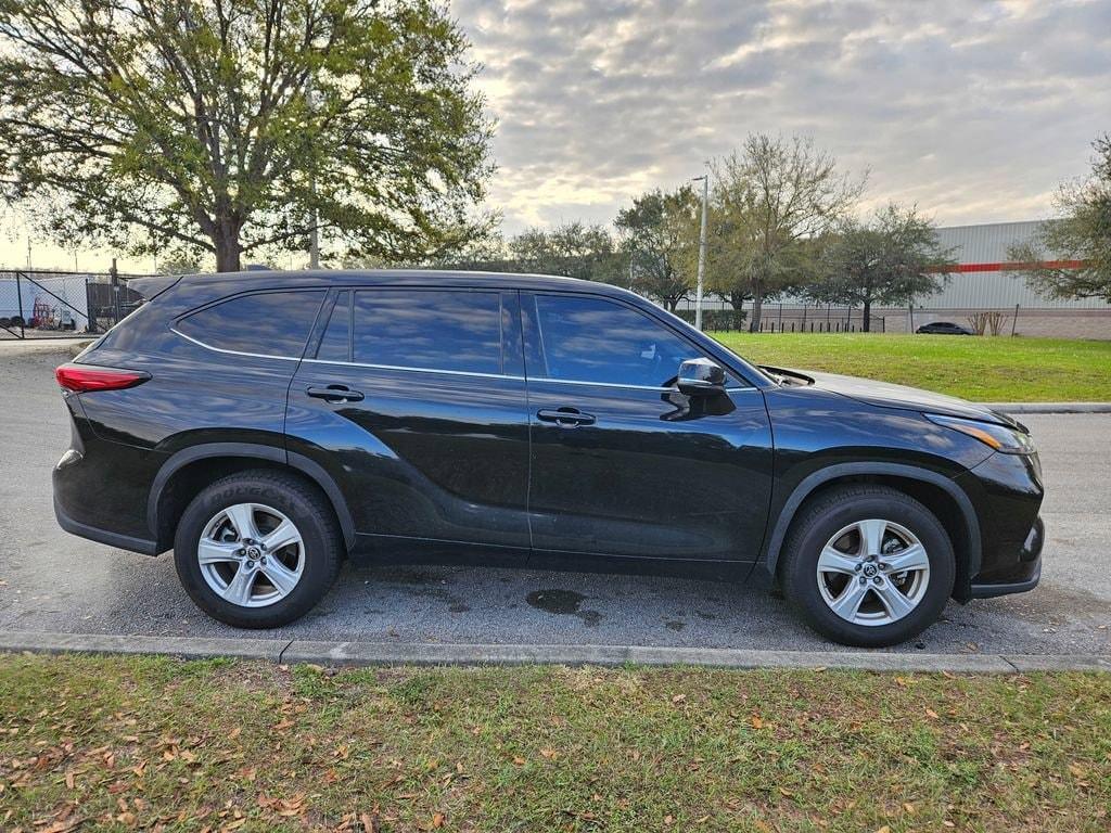 used 2022 Toyota Highlander car, priced at $30,977