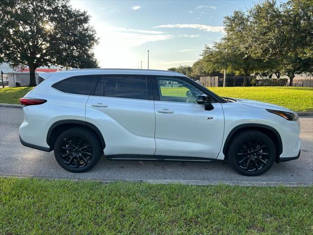 used 2022 Toyota Highlander car, priced at $35,237