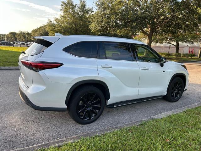 used 2022 Toyota Highlander car, priced at $35,237