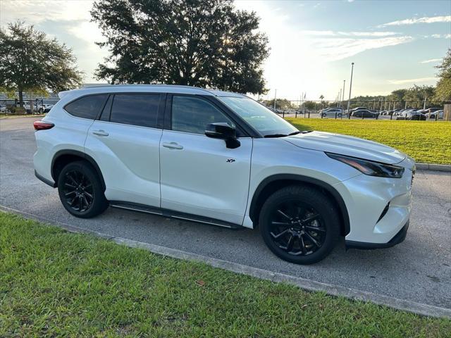 used 2022 Toyota Highlander car, priced at $35,237