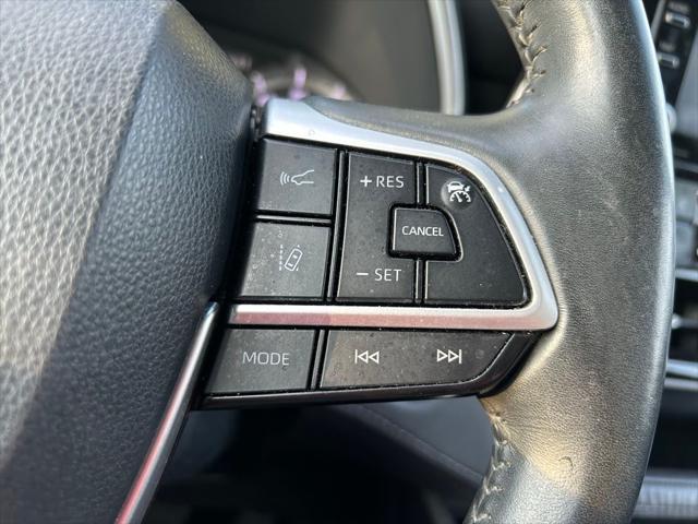 used 2022 Toyota Highlander car, priced at $35,237