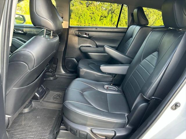 used 2022 Toyota Highlander car, priced at $35,237
