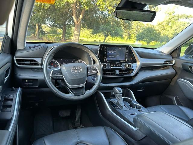 used 2022 Toyota Highlander car, priced at $35,237