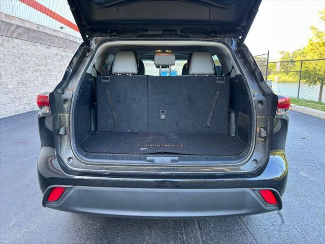 used 2023 Toyota Highlander Hybrid car, priced at $40,977