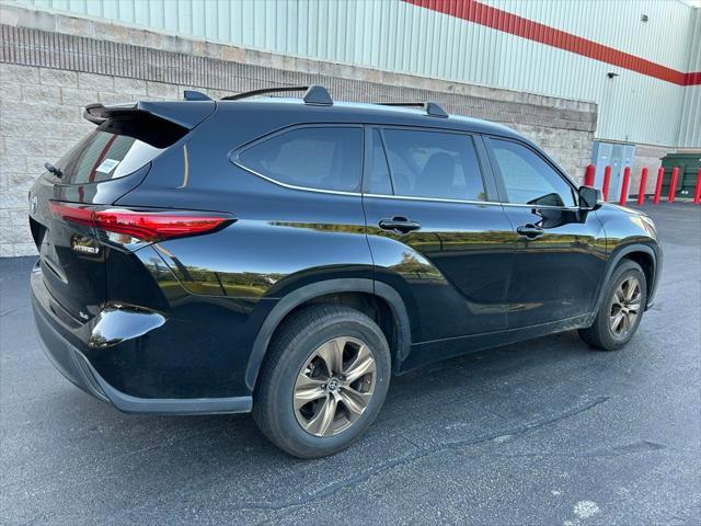 used 2023 Toyota Highlander Hybrid car, priced at $40,977