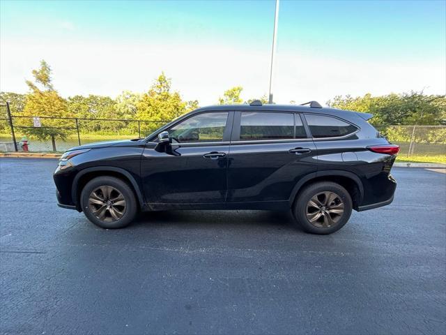 used 2023 Toyota Highlander Hybrid car, priced at $40,977