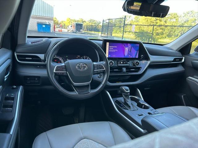 used 2023 Toyota Highlander Hybrid car, priced at $40,977
