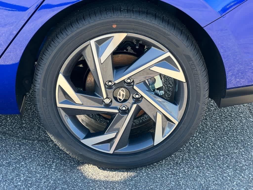 new 2025 Hyundai Elantra car, priced at $28,357