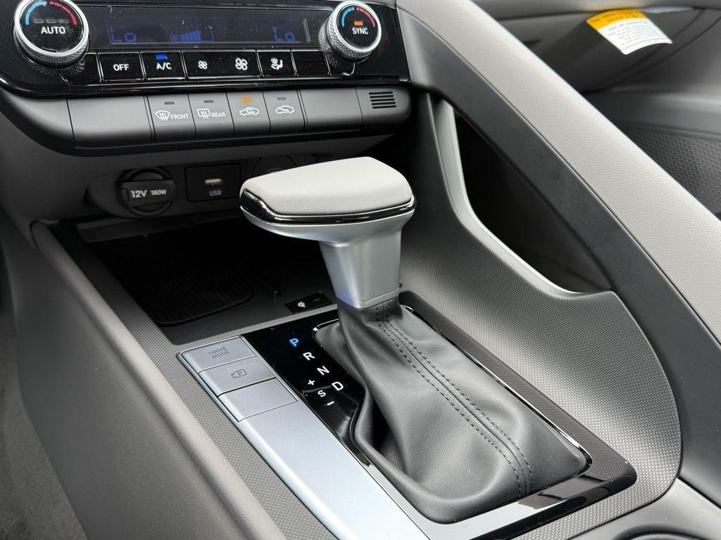new 2025 Hyundai Elantra car, priced at $25,500