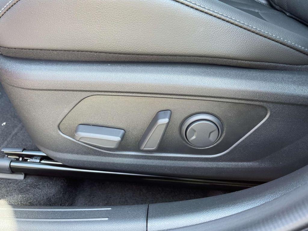 new 2025 Hyundai Elantra car, priced at $27,632