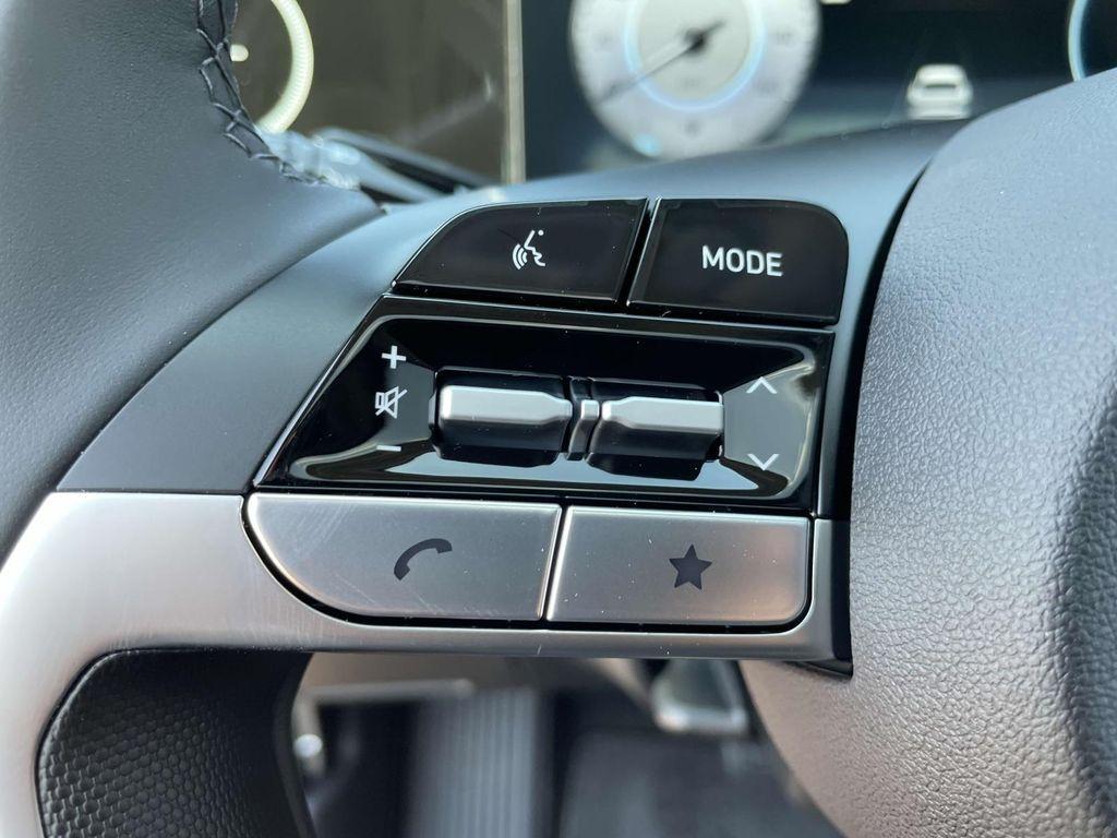 new 2025 Hyundai Elantra car, priced at $27,632