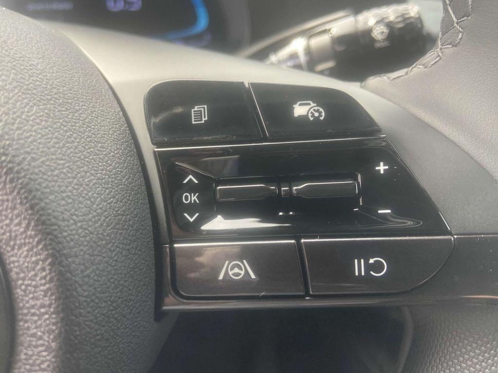 new 2025 Hyundai Elantra car, priced at $24,285