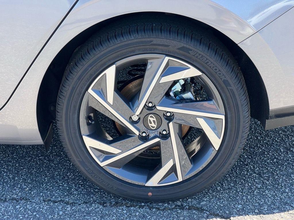 new 2025 Hyundai Elantra car, priced at $25,356